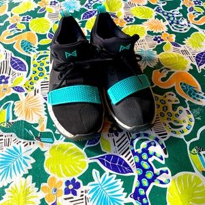 Nike, PG1S “Black Ice Aquas” Great for basketball